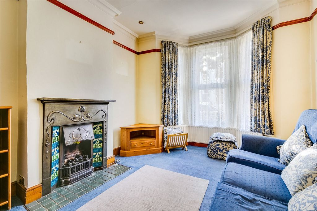 Property photo 2 of 8
