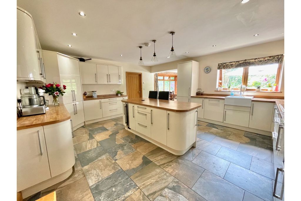 Property photo 2 of 34 Kitchen