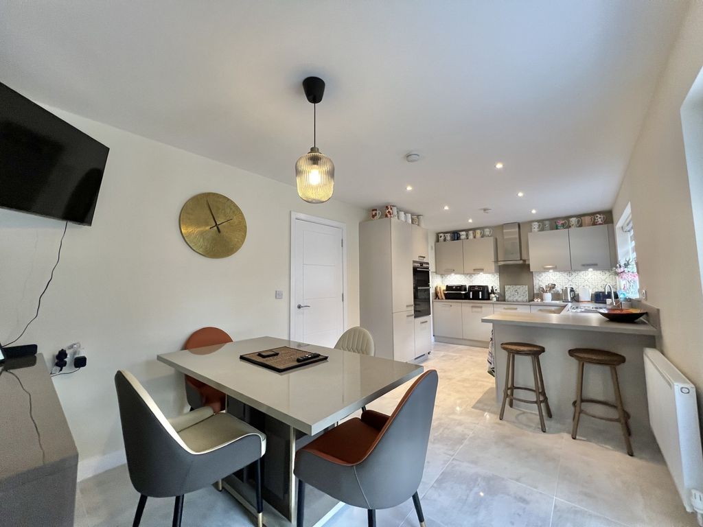 Property photo 3 of 31