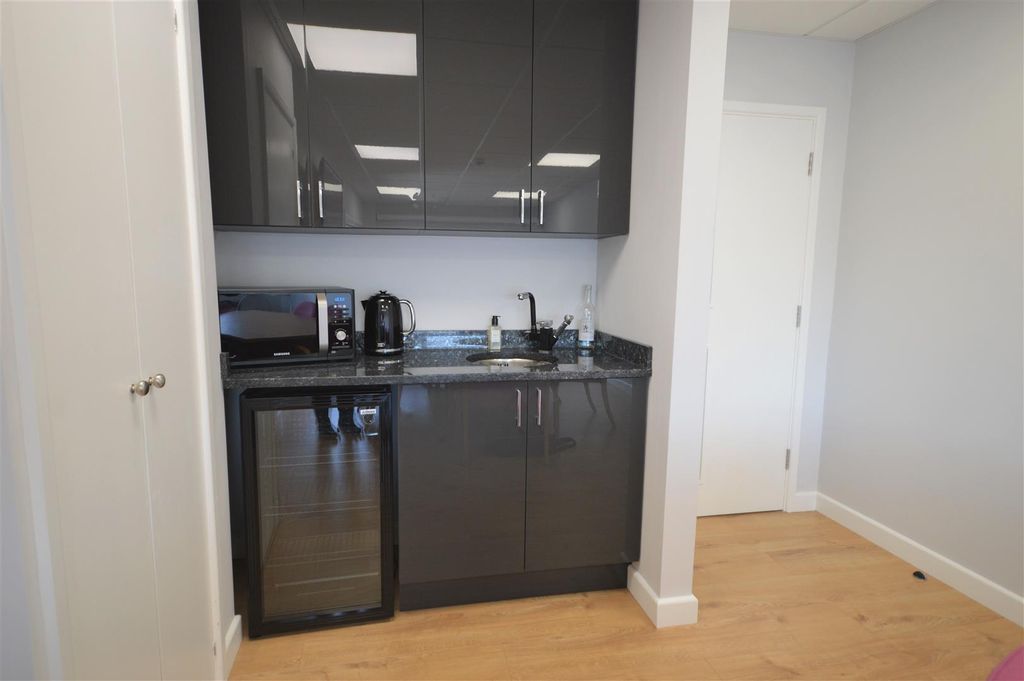 Property photo 3 of 8 Kitchen