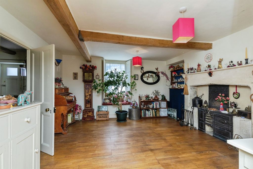 Property photo 3 of 27