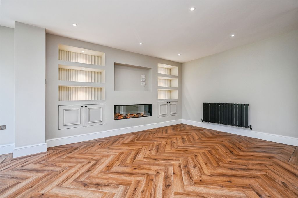 Property photo 3 of 24