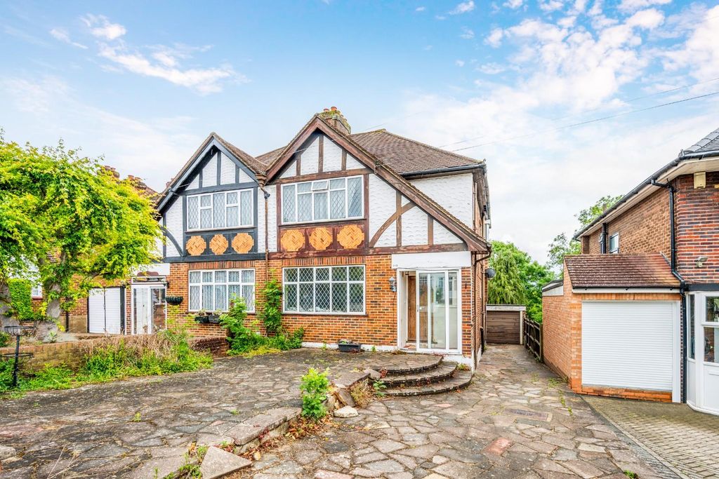 Property photo 1 of 13 Stoneleigh Park Road