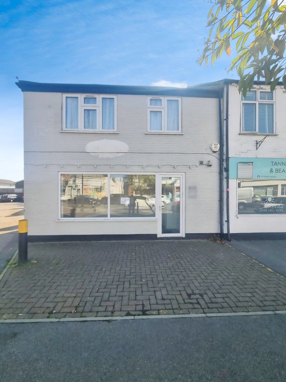 Property photo 1 of 25 Freehold Commercial Shop &amp; One Bedroom Flat For Sale