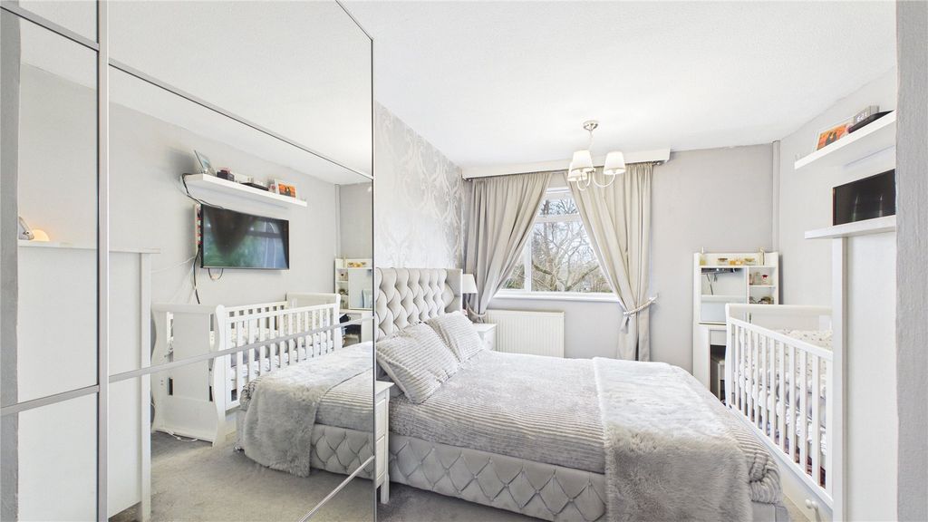 Additional image 9 of 2 bed flat for saleLightwater, Surrey GU18