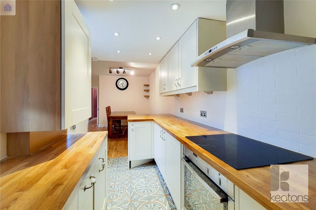Property photo 3 of 16 Kitchen