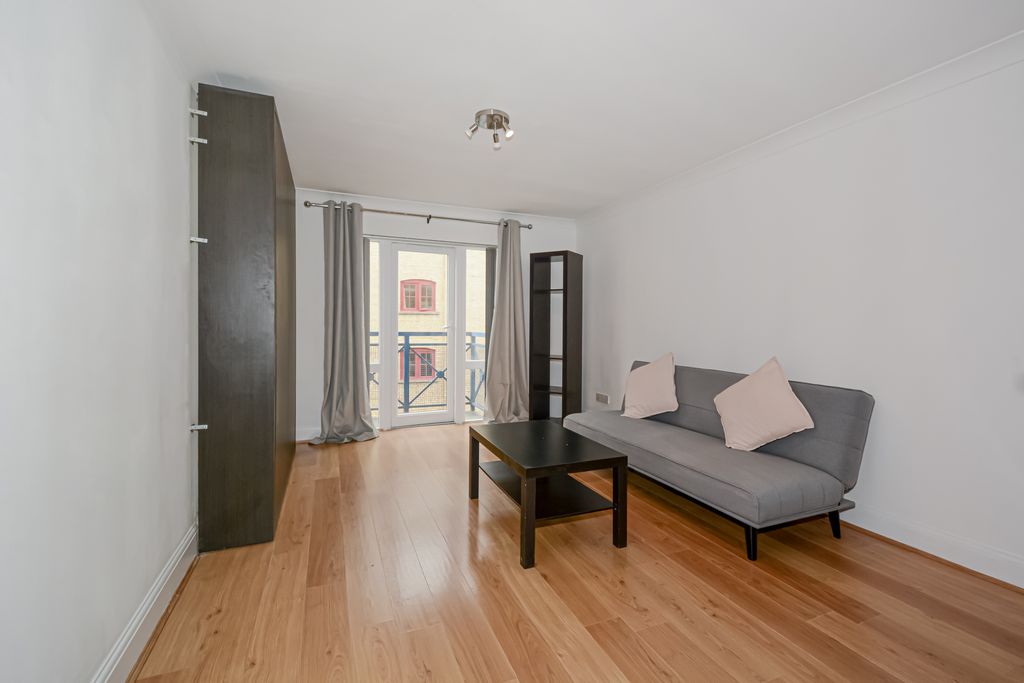 Property photo 3 of 13 14 Windsor Court(5)