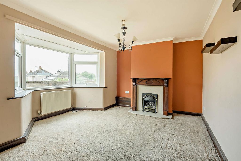 Property photo 2 of 20 8695756-Interior01-800.Jpg