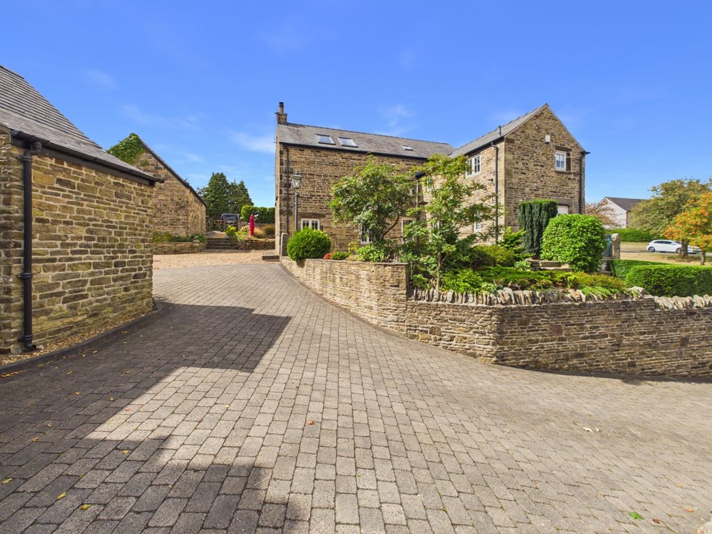 Property photo 2 of 43 Cam04789G0-Pr0124-Still049