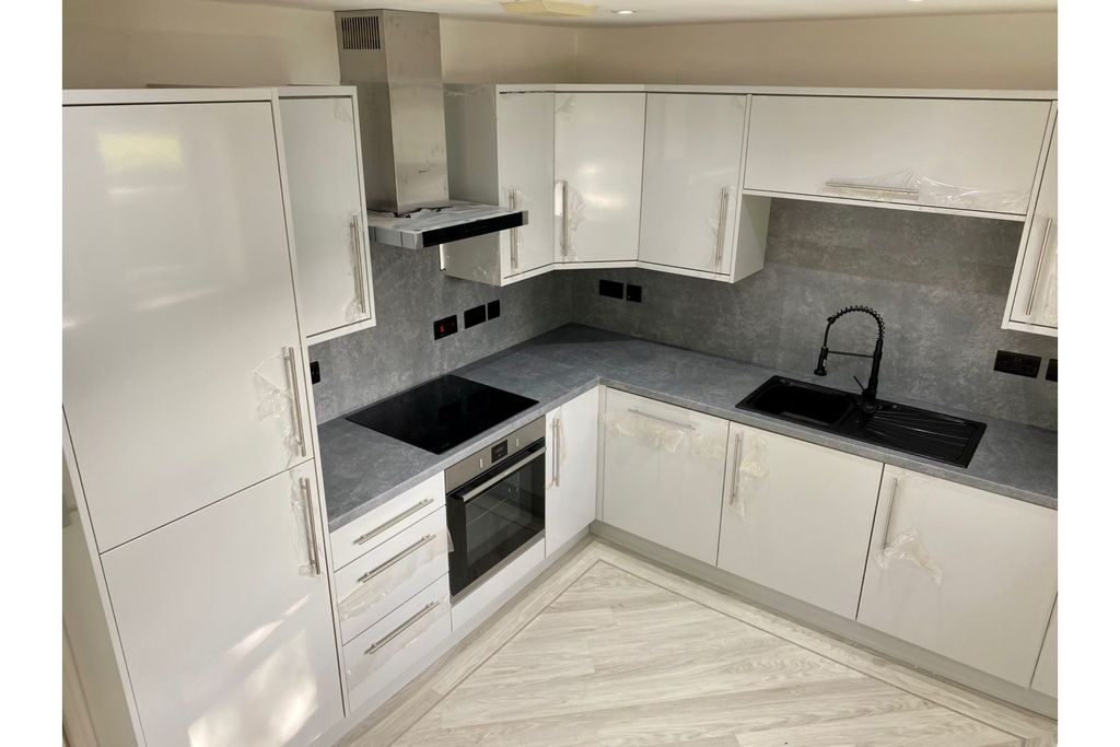 Property photo 3 of 19 Kitchen