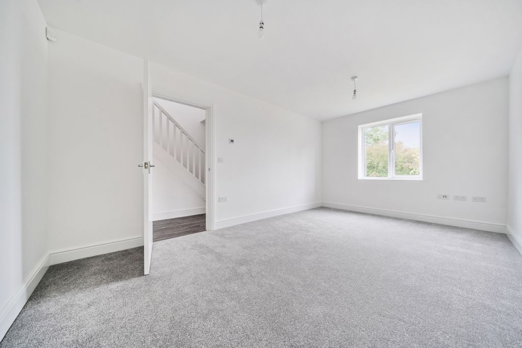 Property photo 3 of 10 1347454868B6Fb6517Fa9