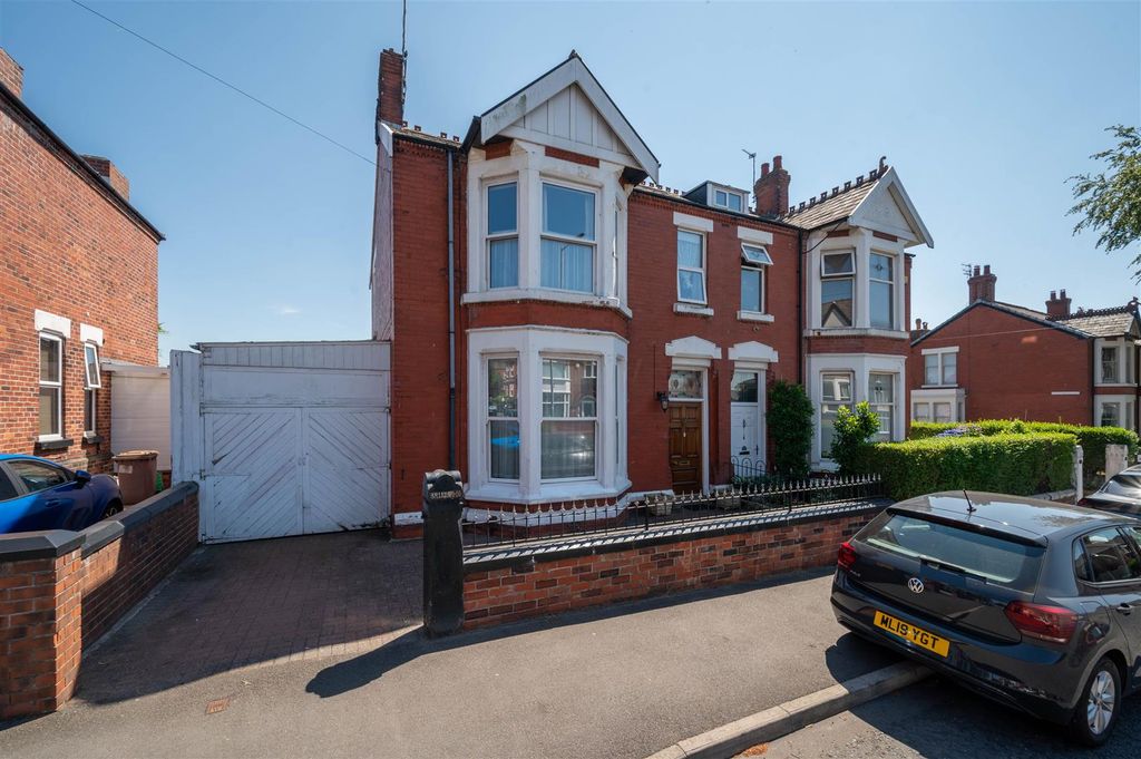 Property photo 1 of 39 Kiln Lane - For Sale
