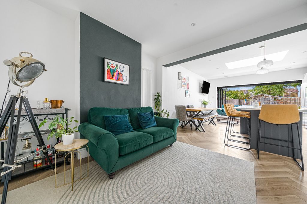 Property photo 1 of 16 1850171