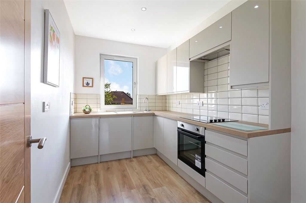Property photo 3 of 19 Kitchen