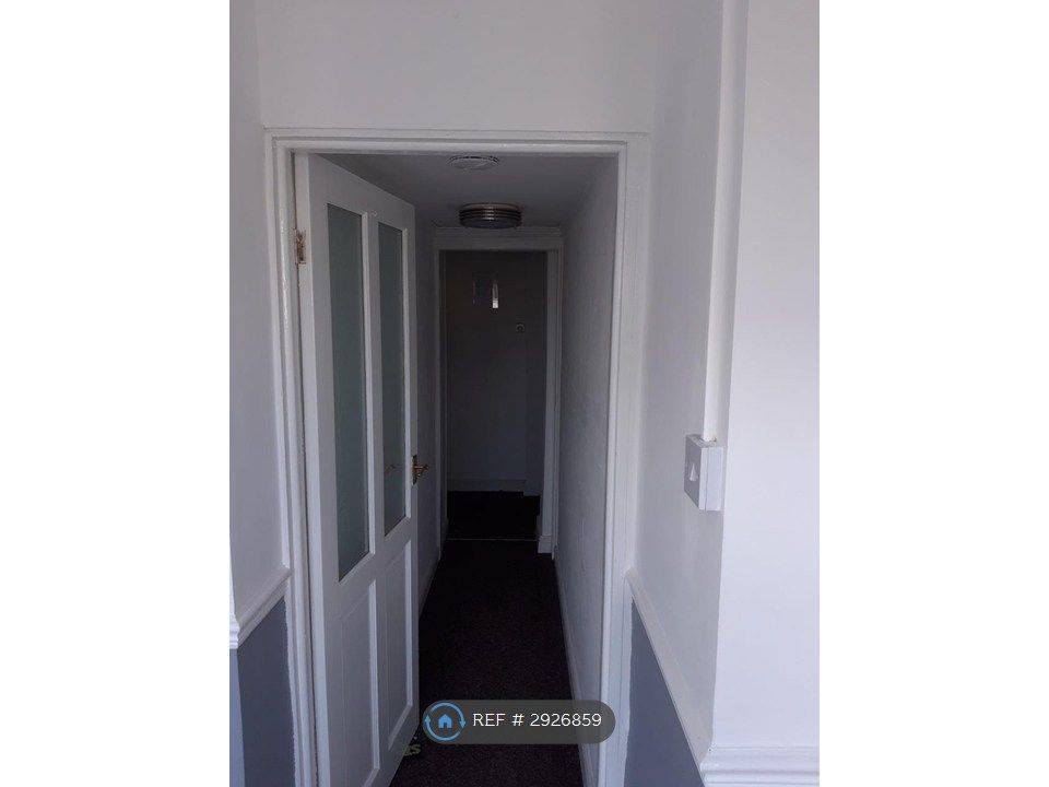 Property photo 2 of 27 Entrance Hall