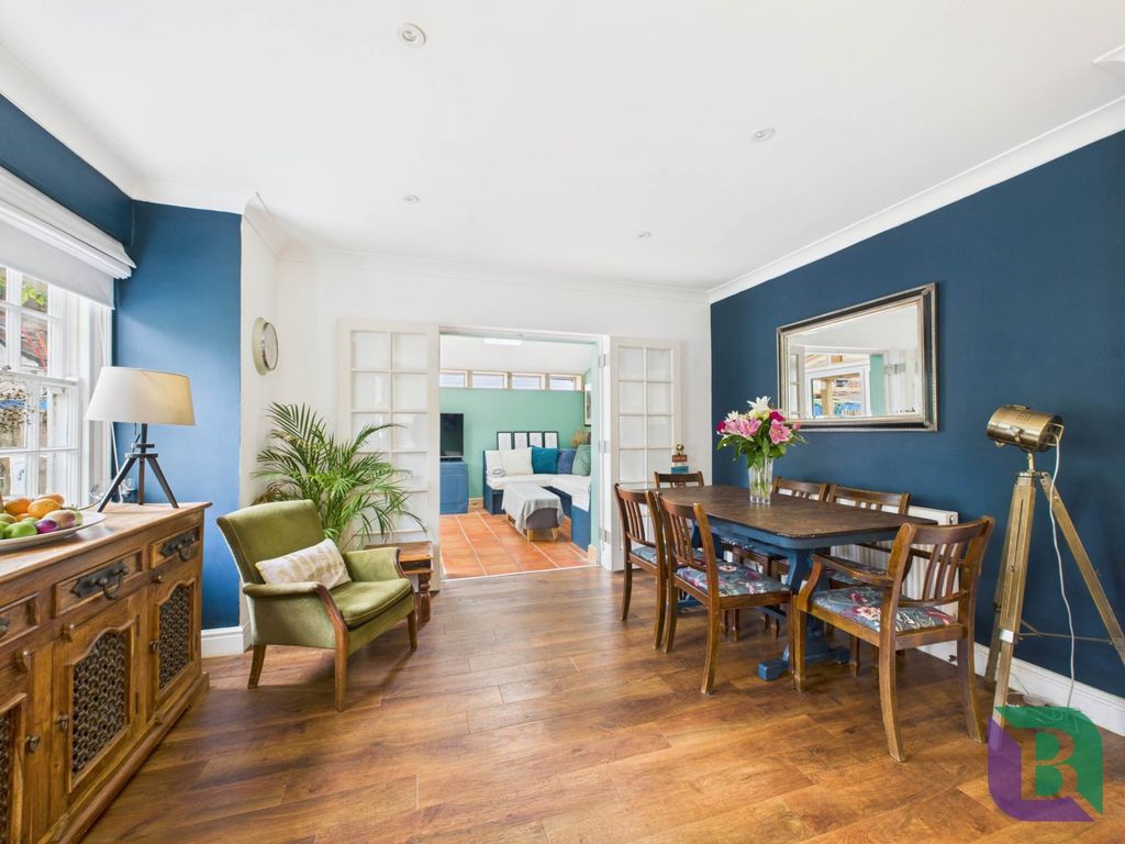 Property photo 2 of 32