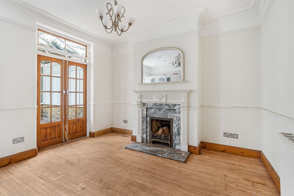 Property photo 3 of 14 57 Netherbury Road-3