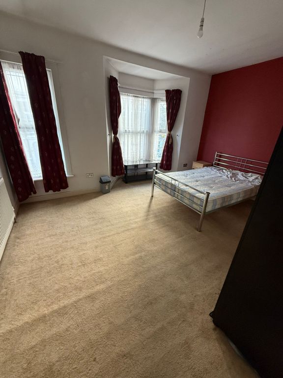 Property photo 1 of 10 Large 6-Bedroom House To Let In Forest Gate