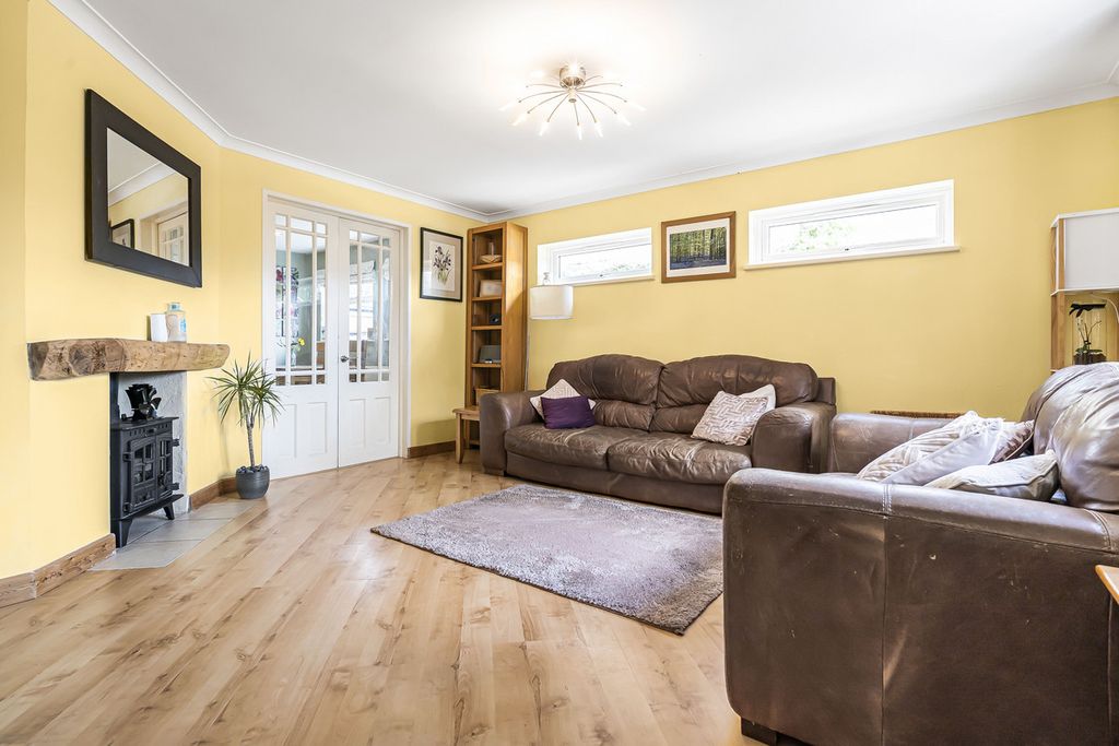 Property photo 2 of 32