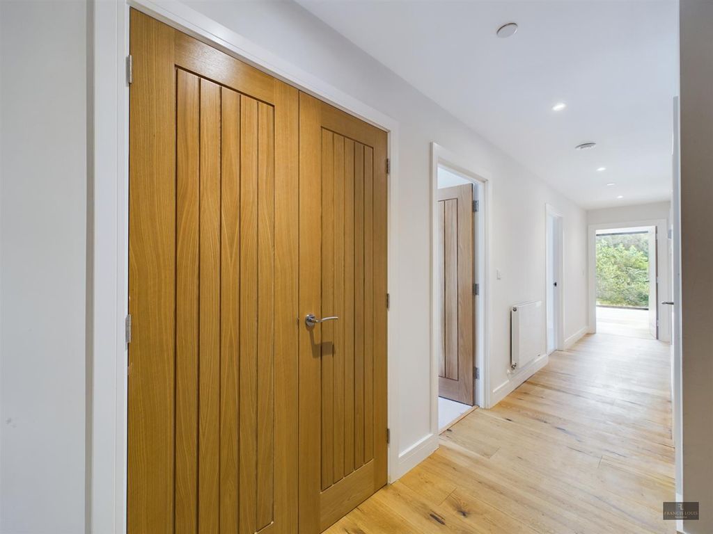 Additional image 10 of 2 bed flat for sale2 Barnfield Gate, Exeter EX1