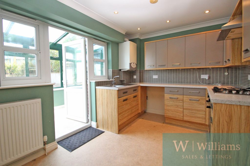 Property photo 3 of 9 Kitchen
