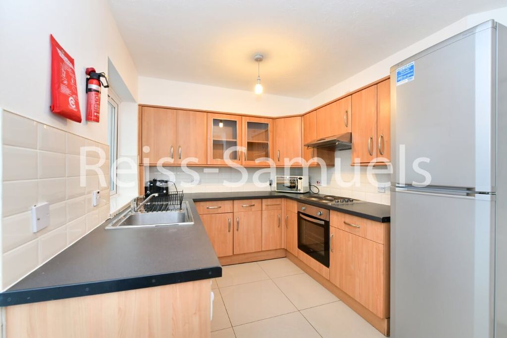 Property photo 2 of 26