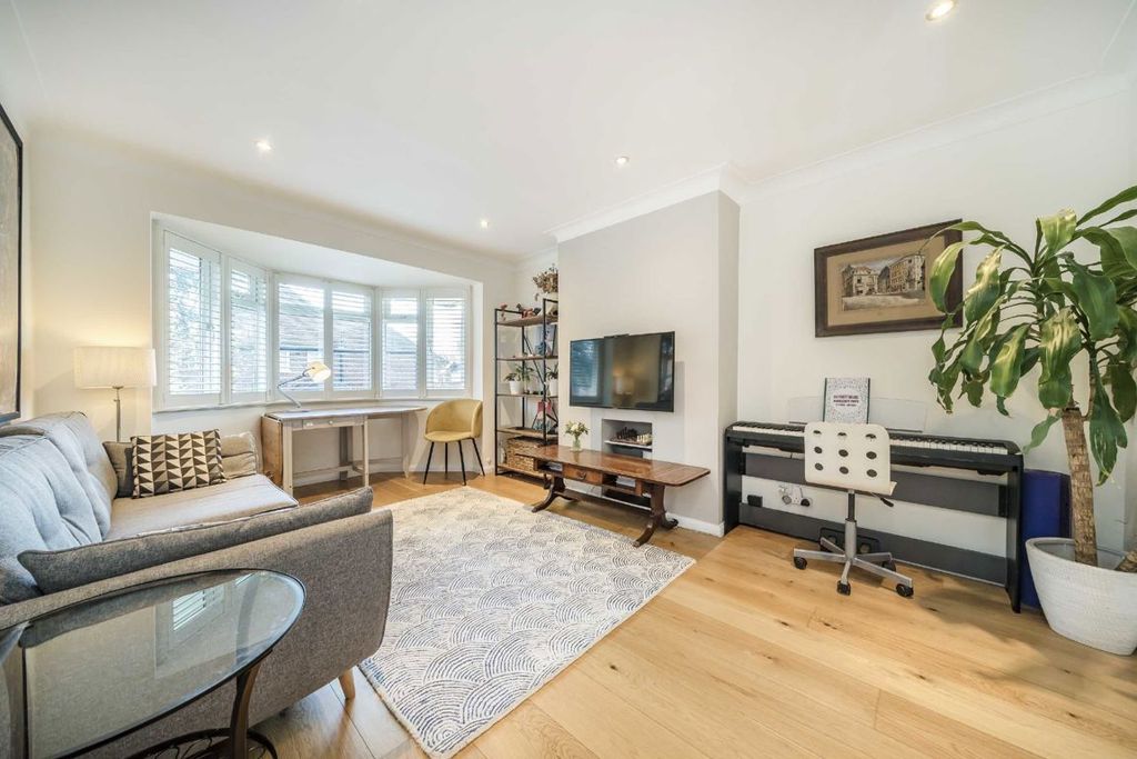 Property photo 2 of 8