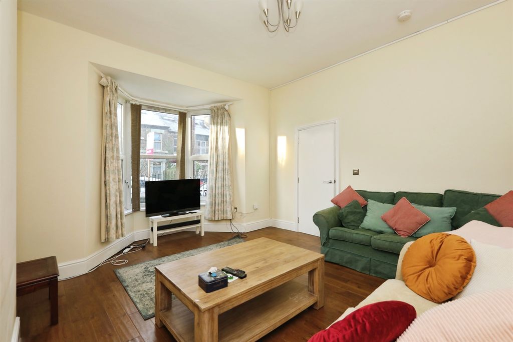 Property photo 2 of 17