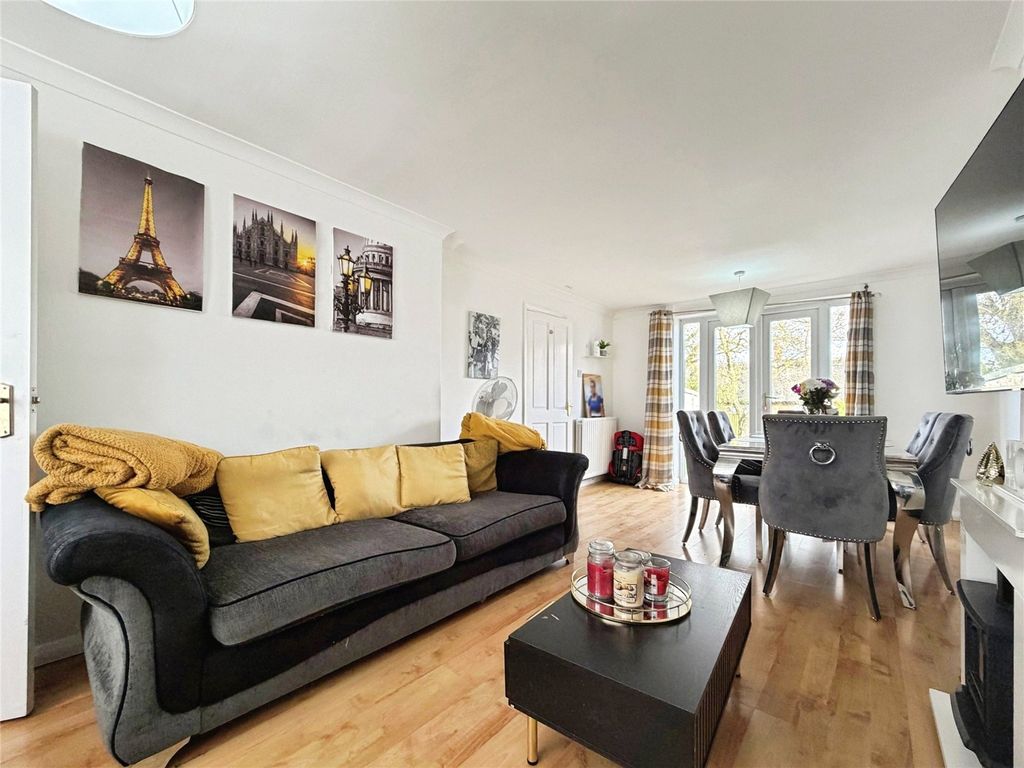 Property photo 2 of 17 Picture No. 24