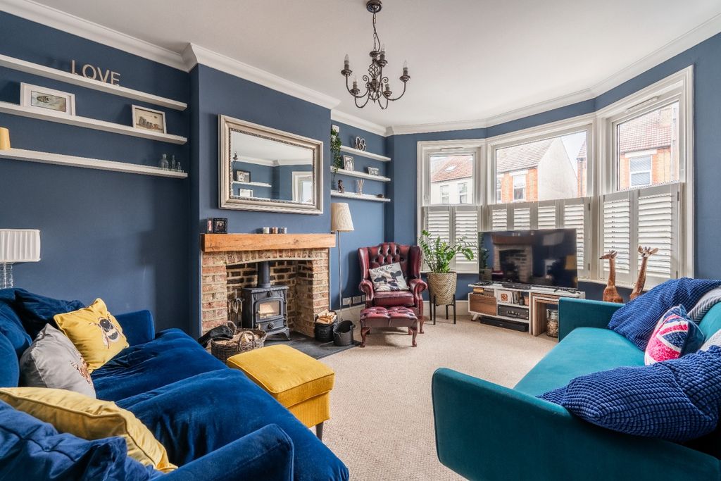 Property photo 2 of 46 4582792