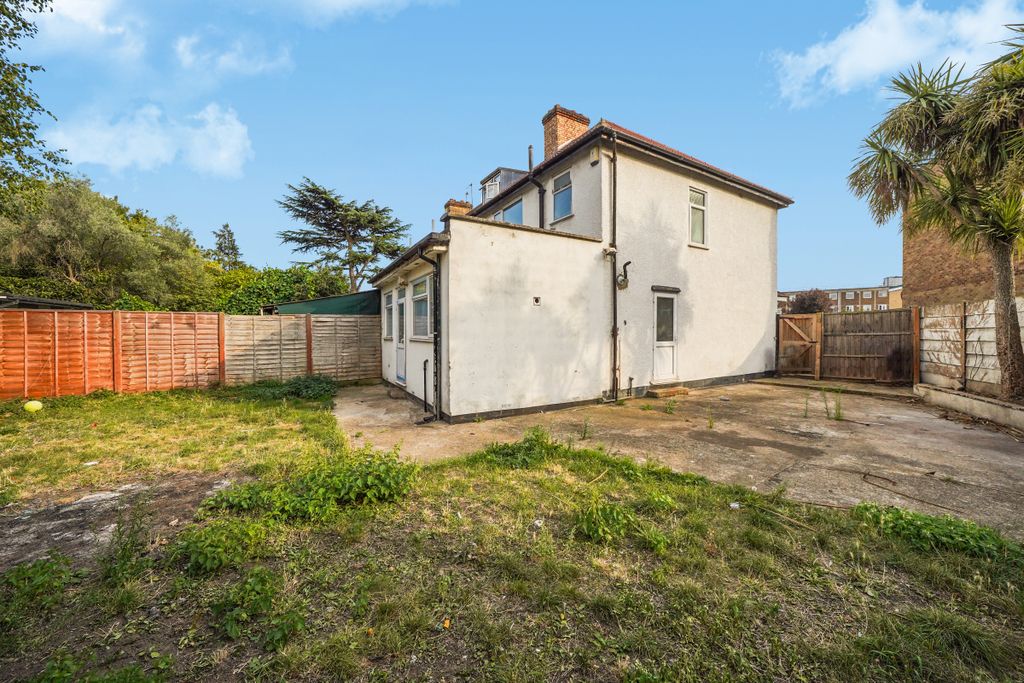 Property photo 2 of 13