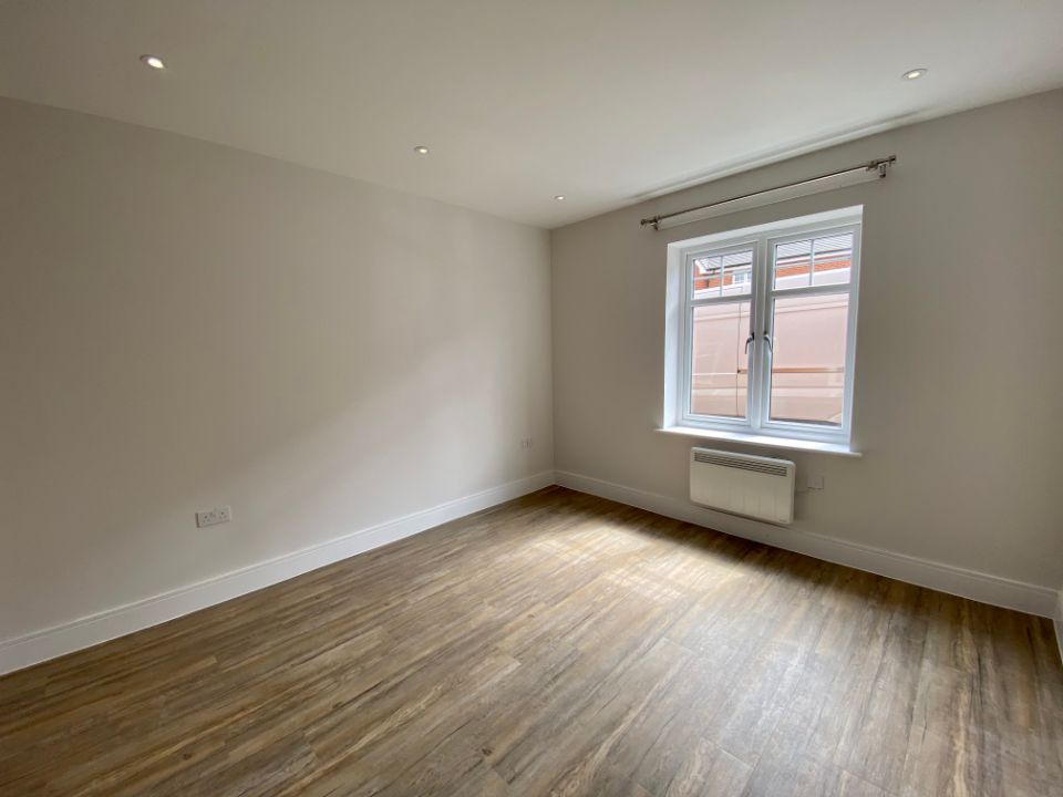 Property photo 3 of 9 Image00007