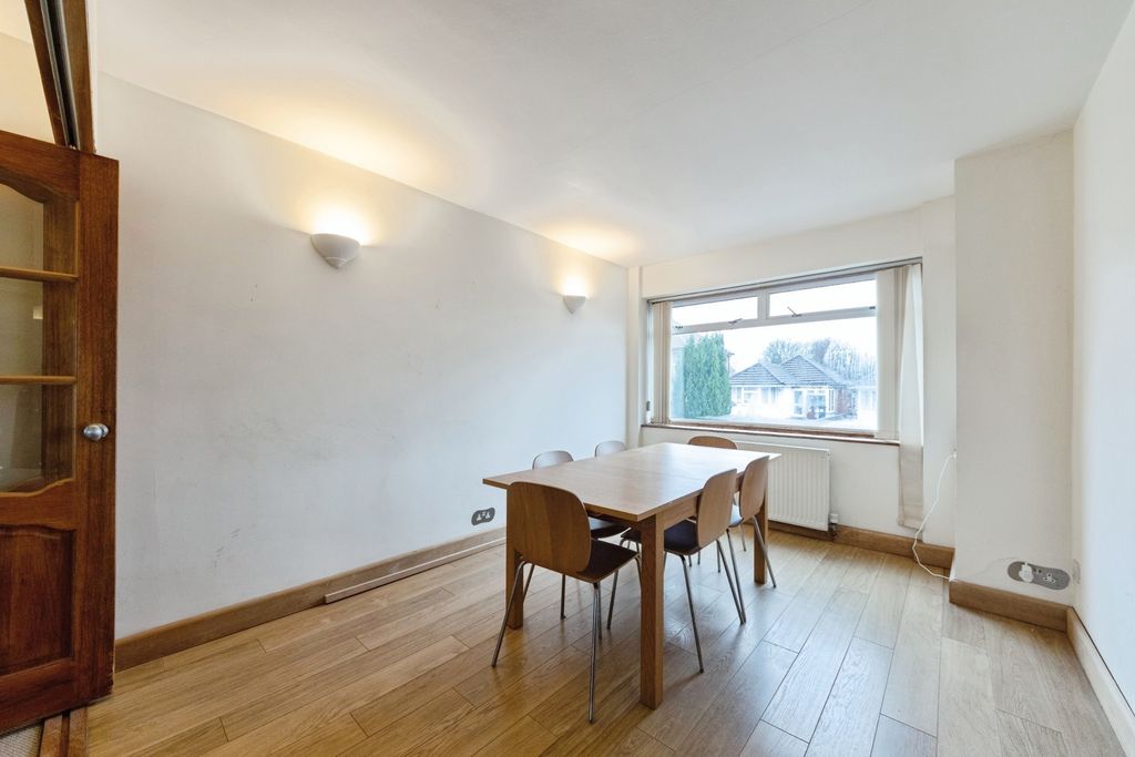 Property photo 3 of 16 Dining Room