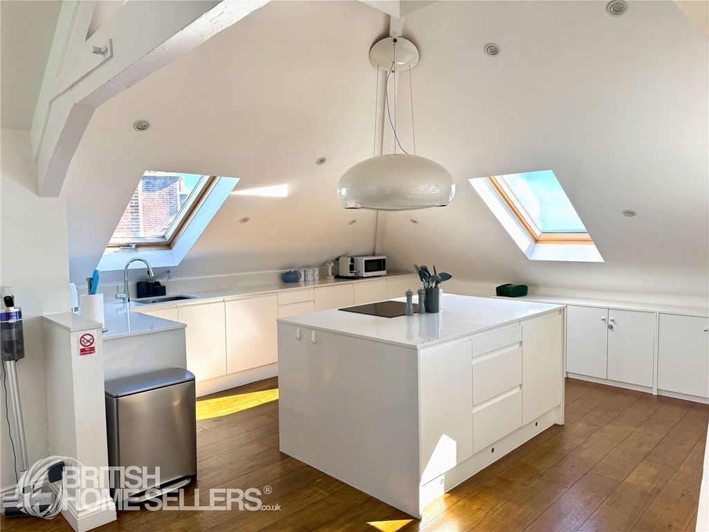 Property photo 2 of 26 Picture No. 25