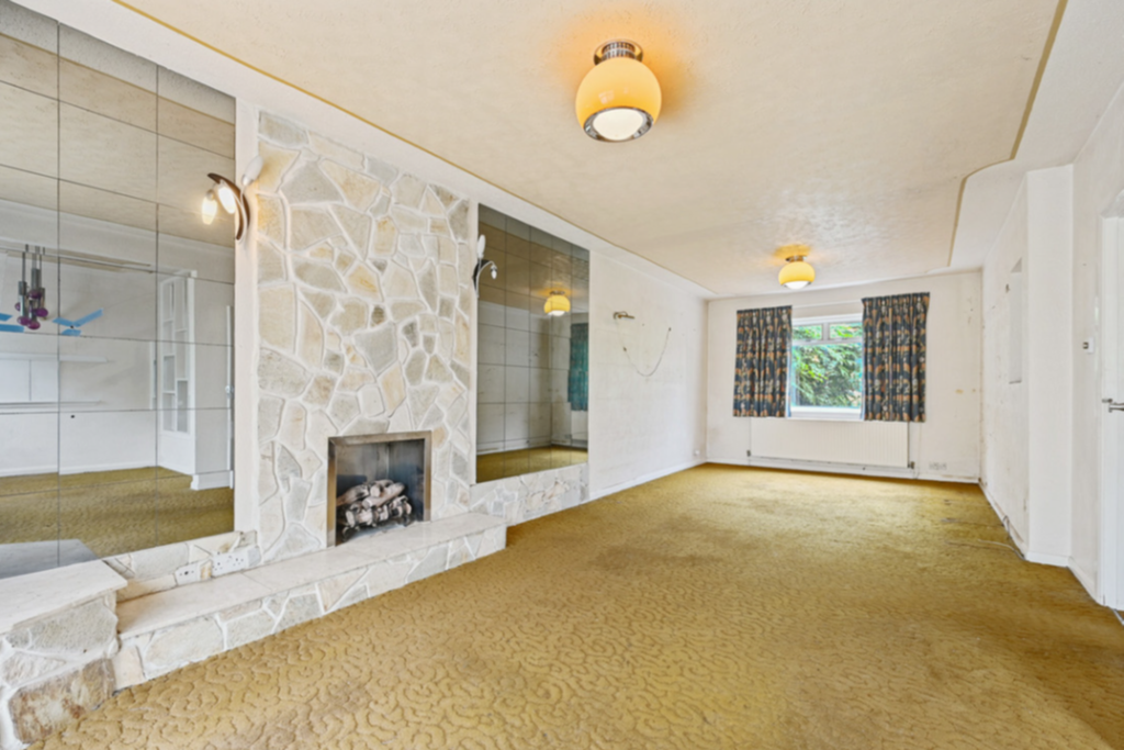 Property photo 2 of 8 115 Newberries Avenue, Radlett, Hertfordshire Wd7 7En
