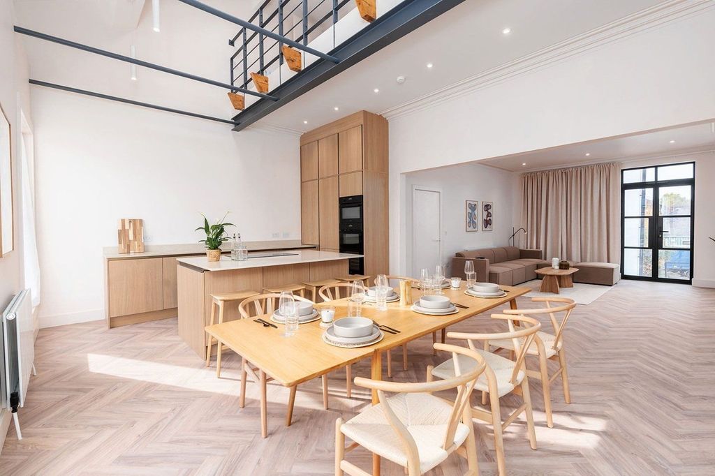 Property photo 1 of 12 5 Bed Terraced House To Rent Henley Ave, London Sm3