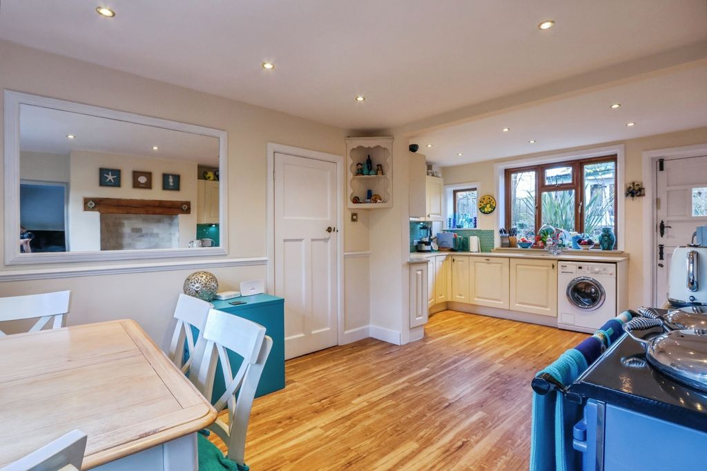 Property photo 3 of 17 Photo