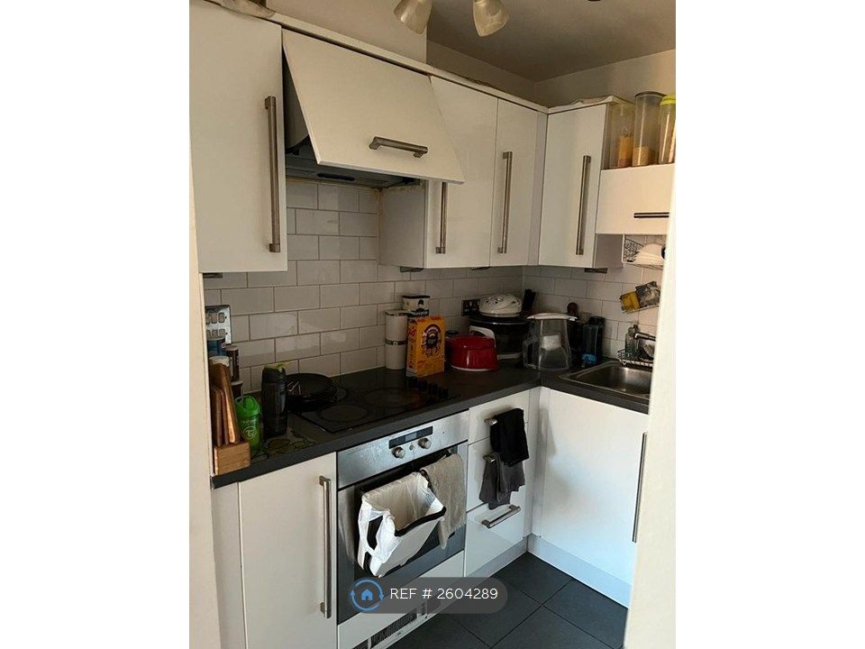 Property photo 3 of 8 Kitchen