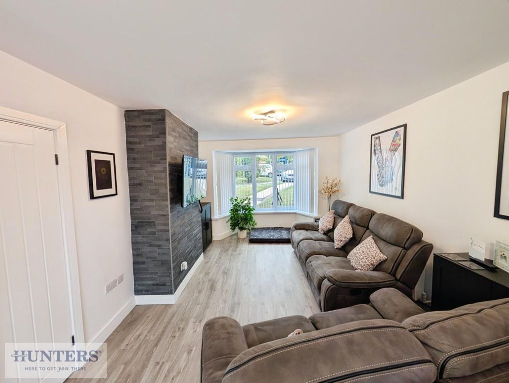 Property photo 3 of 15 Lounge