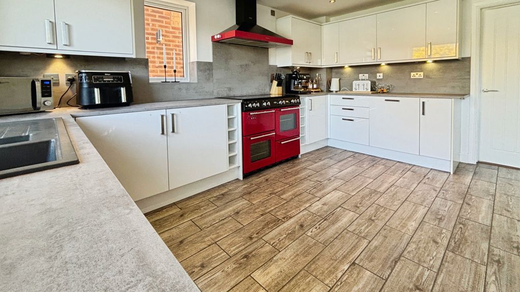 Property photo 2 of 17 Kitchen Diner