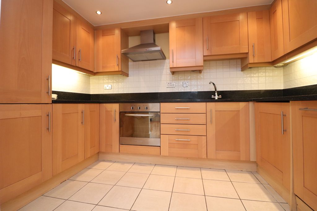 Property photo 3 of 7 Kitchen