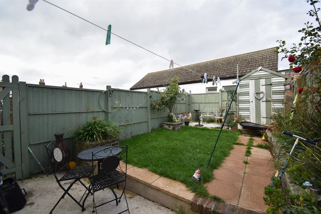 Property photo 2 of 18 Garden