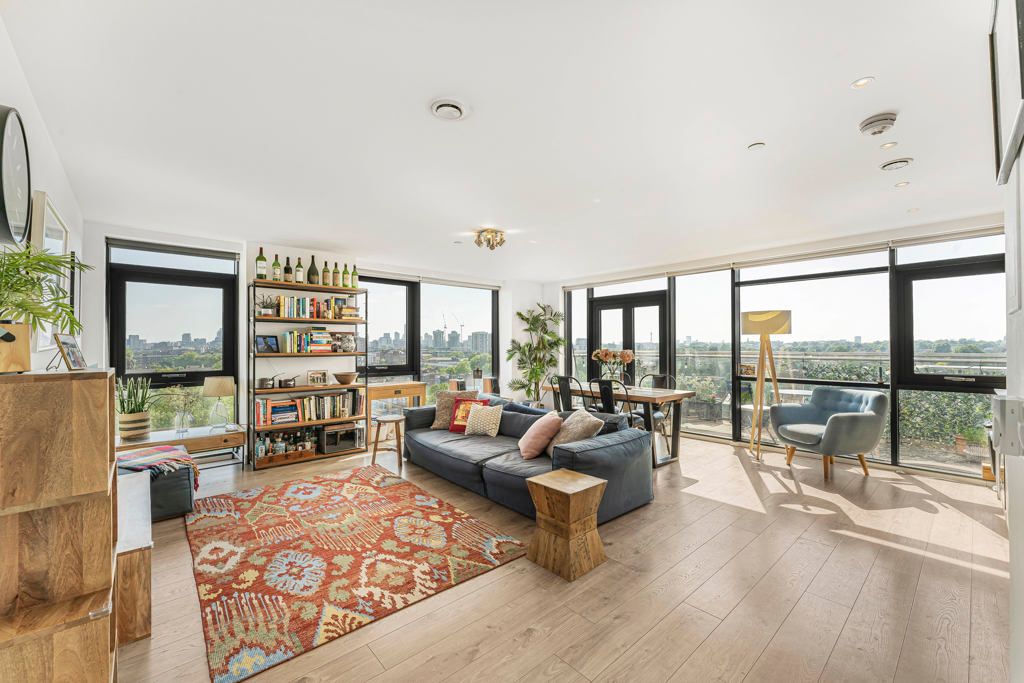 Property photo 2 of 21 Living Room