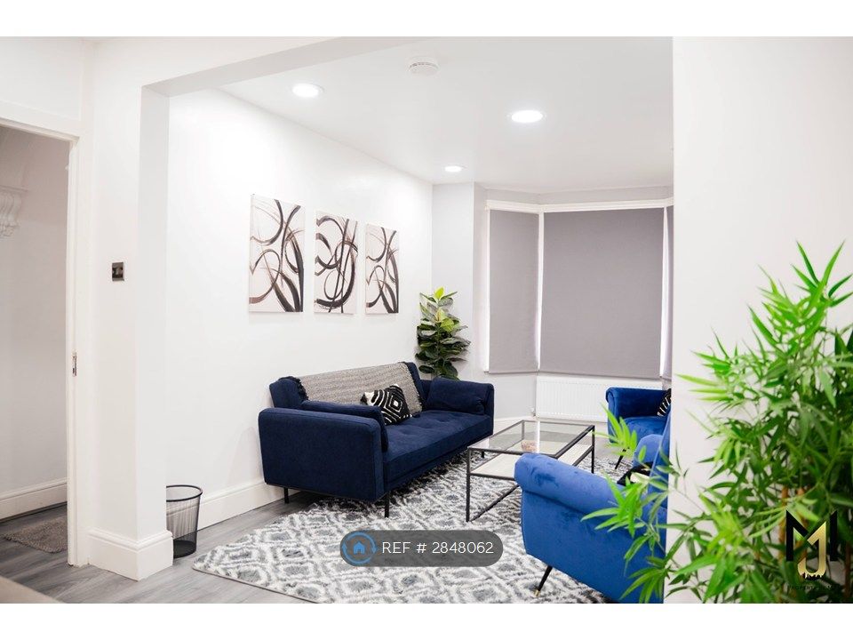 Property photo 2 of 18 Living Room