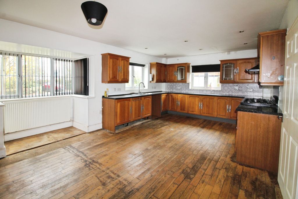 Property photo 2 of 20 Kitchen..Jpg