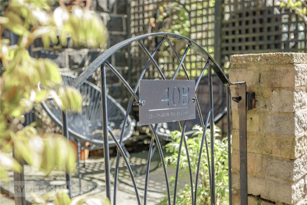 Property photo 3 of 14 Garden