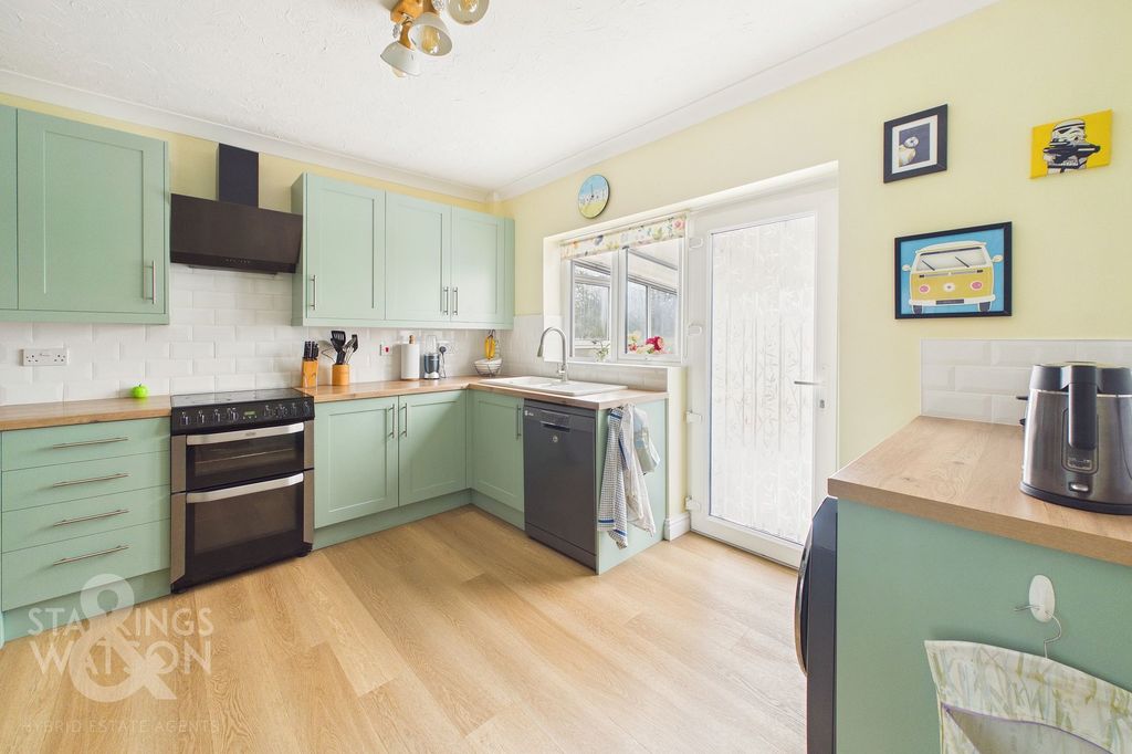 Property photo 3 of 25