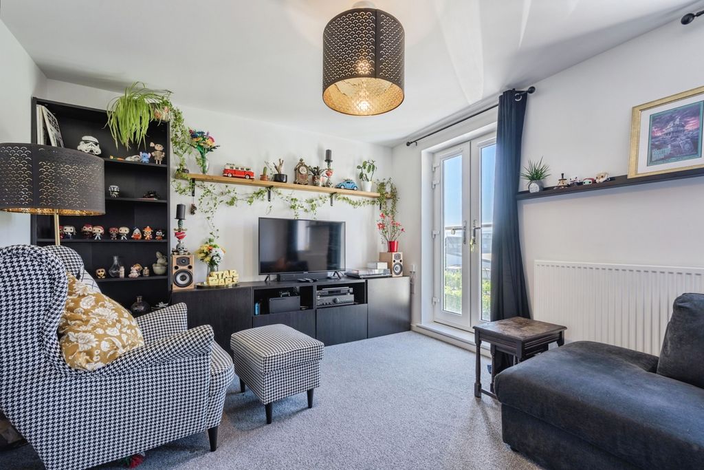 Property photo 2 of 19 Pbox-Img.Jpg