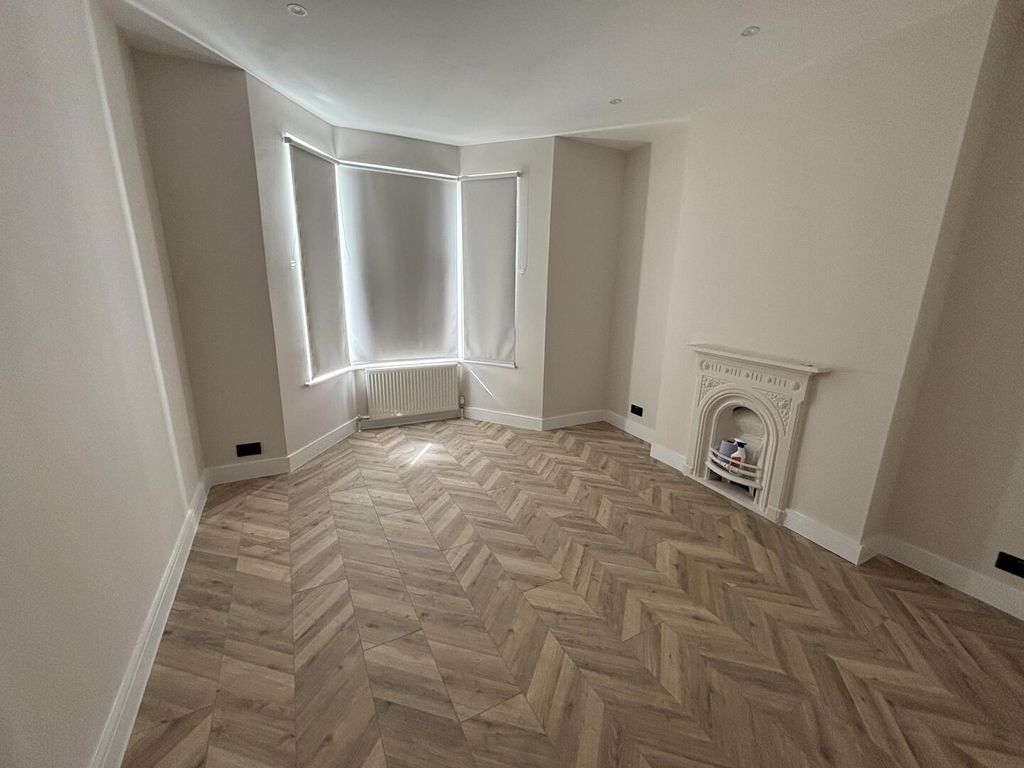 Property photo 3 of 7 Bedroom
