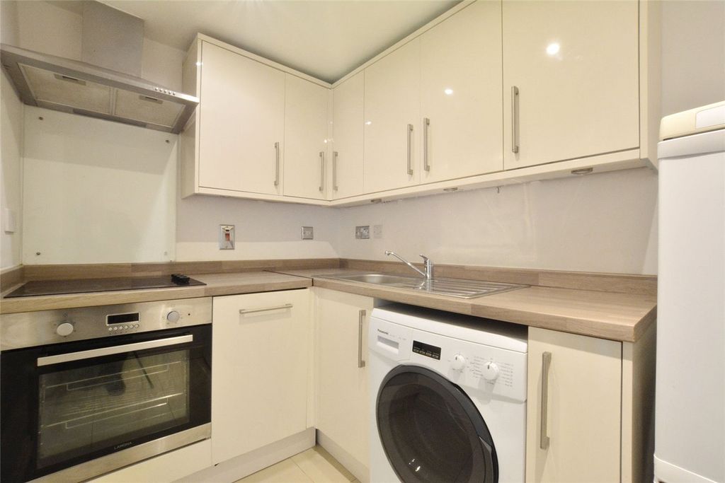 Property photo 3 of 8 Picture No. 06